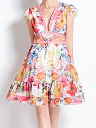 Sommarstrandklänningar för kvinnor Sexig Deep V Neck Flying Sleeve High midja Aline Floral Print Quality 2024 240321