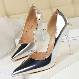 Fashion Glitter Sequined Women Pumps Sandals Elegant Party Shallow Mouth Pointed Side Hollowed Out Gold High Heels Mules 240326