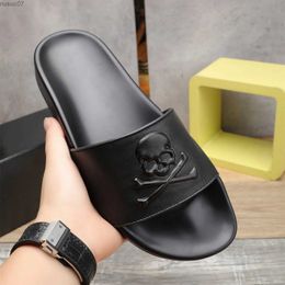 Slippers Luxury designer shoes skull leather Italian house slide mens leisure indoor slide home handle comfortable and large-sizedL2403