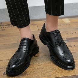 Casual Shoes Men Soft Leather Lace-up Oxfords Shoe Black Brown Carving Brogue Sneakers Business Wedding Dress Gentleman Footwear