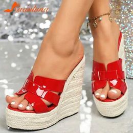 Slippers Slippers Sexy Club Queen Lady Sandals Plus Size 2023 Summer Wedge ig eeled Slipper Straw Boom Simply Causal Plaorm Soes H2403267DW3