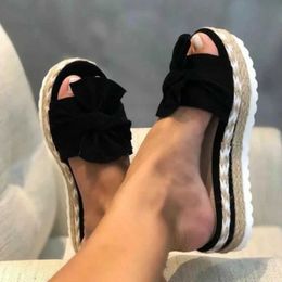 Slippers Slippers Womens Slide Summer 2024 Checkered Wedge EELS Bow Tie Leather Toe Fashion Outdoor Soes Zapatos De Mujer H240326JZIX