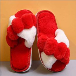 Slippers Slippers 2023 Cross Design Winter ouse Fury Womens fluffy fur Ome Slides flat bottomed indoor flooring Soes soft womens flip H240326966M