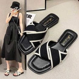 Slippers Slippers Womens slippers in summer 2023 new flat-bottomed flip-flop fashion go out French soft bottom beach sandals H240327