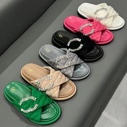 Designer Luxury Bread Sandals Swimming Pool Pillow Flat Bottom Comfortable Mule Summer Fashion Beach Tourism Holiday Leather Black Women Slippers