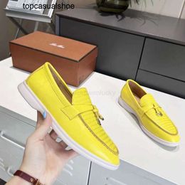 Loro Piano LP LorosPianasl 2023 New Doudou Genuine Leather Mens Shoes with Tassels Lefu Flat Bottom 100% Comfortable Soft Genuine Leather Mens One Step Pedal Shoes