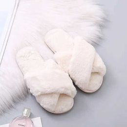 Slippers Slippers 2022 NEW Design Women Winter ouse Furry Cross Fluffy Fur ome Slides Flat Indoor Floor Soes Ladies Flip Flops H240326Y5JJ