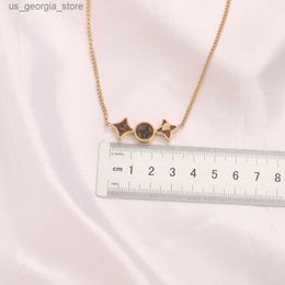 Pendant Necklaces Luxury Design Necklace 18K Gold Plated Brand Stainless Steel Necklaces Letter Pendant Fashion Womens Wedding Jewellery Accessories Y240319