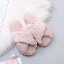 Slippers Slippers 2022 NEW Design Women Winter ouse Furry Cross Fluffy Fur ome Slides Flat Indoor Floor Soes Ladies Flip Flops H2403260VIW