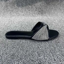 Slippers Slippers Womens Tablet 2024 Summer Fashion Designer Luxury Diamond Slide Outdoor Open Leisure Beach H2403264JIM