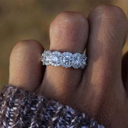 Cluster Rings Real 18k White Gold Luxury Eternity For Women Cute Flower Full Diamond Finger Ring Fashion Wedding Jewellery Femme Gir235J