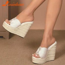 Slippers Slippers Sexy Club Queen Lady Sandals Plus Size 2023 Summer Wedge ig eeled Slipper Straw Boom Simply Causal Plaorm Soes H240326ONH6