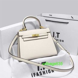Ky Tote Bags Trusted Luxury Leather Handbag Hong Kong Oem Mother's Day Genuine Leather Women's Bag 2024 Bag New Bag Small Crossbody Handbag have logo HB58