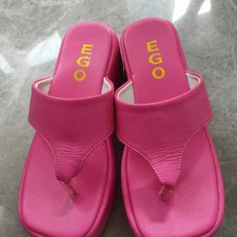 Terlik Terlik Kadınlar plaorm takozlar flip floplar yaz gündelik rahat slaytlar tasarımcısı Beac elbise sandaletleri 2023 Fasion Sport Soes H240326JWCA
