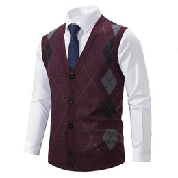 Mens Clothing Knit Vest Vintage Jackets Slim Sleeveless Vests Cardigan Button Up Man Smart Casual Costume V-neck Knit Jackets 240320