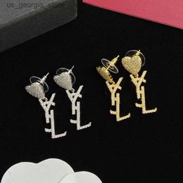 Charm Women Designer Stud Earrings Luxury Small Heart Full Diamonds Letter Pendant Trendy Brass Engagement Earring Wholesale Y240327