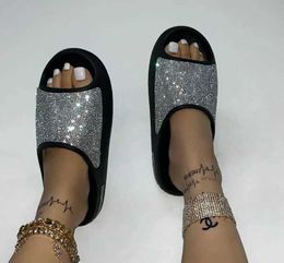 Slippers Slippers 2024 womens/men new luxury womens shoes with diamond face thin flash thick bottom slippers sandals outdoor beac H24032611KO