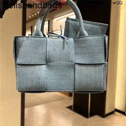 Handbag Totes Arco Bags Large BottegVenetas 7a Genuine Leather Luxury Woven Bags Capcity red denim handbag and winter women'sFSZ3