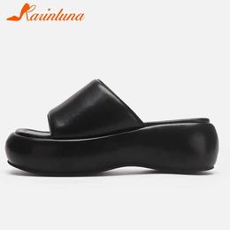 Slippers Slippers Fasion Brand womens slippers 2023 Wedge ig eeled sandals European style simple casual and comfortable summer walking H2403261MW0