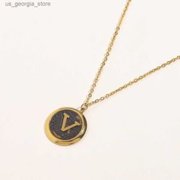 Pendant Necklaces Classic Style Wedding Necklaces Simple Style Designer Jewelry Long Chain Christmas Love Gift Pendant Necklace Luxury High Quality Stainless Ste
