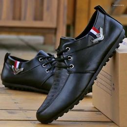 Casual Shoes Men Brand Breathable British Mens Sneakers 2024 Fashion Lace Up Soft Flats Driving White Black Peas