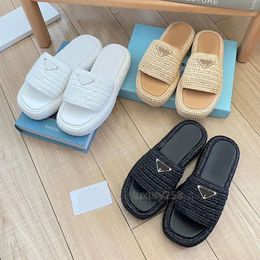 Designer Luxury Sandals Grass Footman White Rafia Sandals Triangle Slippers Buckle Casual Slippers Women Summer Platform Hook Needle Beach Slippers