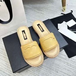 Designer Fashion Women Sandals Leather Metallic Straw Thick Bottom Slippers Chain Decoration Hot Style with Box 35-42 10A 6045