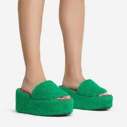 Hausschuhe Hausschuhe Pelz Damen Keil Aal Soes Frauen ig-eeled Furry Drag Fasion Outdoor All-ma Slipper Weibliche Slides H240326VWFQ