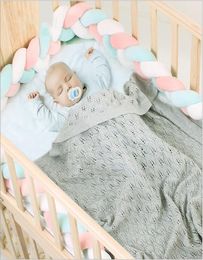 Baby Blankets Knitted Leaf Hollowed Out Quilt Windproof Stroller Cover Plain Blanket Sleeping Bedding Quilts Air Conditioners Comf7378927