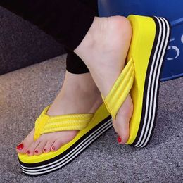 Slippers Slippers Summer Women Flip Flops Fasion Slope Tick Sand Beac Candy Colour Wedges Plaorm Indoor Outdoor Comfortable H240326QHW6