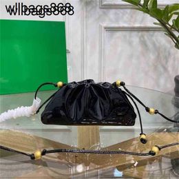 Bottegvenetas Pouch Designer Handbags Golden Ball Small Cloud Womens Bag Patent Leather One Shoulder Oblique Span Fold Mini Genuine 8qn0