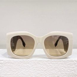 High-quality Designer Sunglasses Womens Personality Fashion Luxury Brand Sunglasses Mens Outdoor Beach Polarised Sunglass