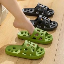 Slippers Slippers Bathroom soap slide rolling out womens and mens slides summer EVA Soes soft anti slip flip indoor outdoor sandals H240327