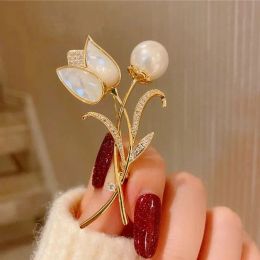 Pins Brooches Copper Micro-Encrusted Zirconia Cor Natural Shell Tip Simple Versatile Brooch Anti-Glow Buckle Clothing Accessories Drop Otvxa