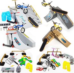 Mini Finger Skateboards Skate Ramp Parts Set Toy Finger Bike Bicycle Fingers Scooter Two Wheel Scooter Board Skate Park Toys 220625766608