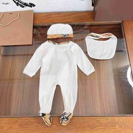 Brand newborn jumpsuits Khaki plaid pattern toddler clothes baby Five piece set Size 0-6 M Jumpsuit Saliva towel Hat Fang Bei Embrace a quilt 24Mar