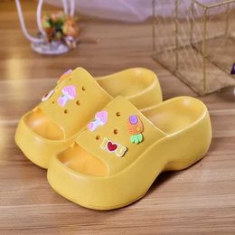 Slippers Slippers New Fashion Platform Korean Version Increase Womens Shoes Wedge Cartoon Cute Outdoor Flip Flops Slides 2023 H2403263F3L