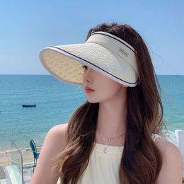 Atacado de novos chapéus de proteção solar de aba grande e respirável com letras femininas, chapéus de proteção solar versão coreana para esportes e lazer para a primavera e o verão