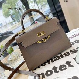 Designer Bag Handmade 5a 2024 New Fashion High Grade Carrie Womens Second Generation Mini Leather Portable Small Versatile Messenger Have Logo