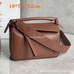 2024 Loe Top Women's Puzzle Shoulder Bags Designer Quality Bag Strap Geometric Real Leather New Wide Glazed Ceramic Rabbit Embroidery Handbag LLNS