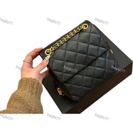 2024 top Designer Women Mini Backpack Leather Clamshell Diamond Gold Hardware Metal Buckle Luxury Handbag Matelasse Chain Shoulder Bag Makeup Case Caviar Bags