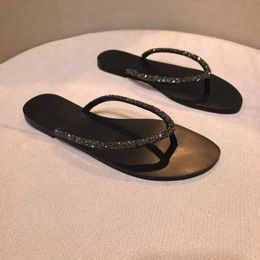 Slippers Summer Flip Flops New Rhinestone Herringbone Slipper Flat Toe Clip Sandals Large Size Women Beach Slides Indoor H240328