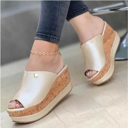 Slippers Wedge slippers womens shoes 2022 summer diaper toe sandals fashion platform outdoor casual flip H240328UZC8