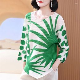 Women's T Shirts Women Shirt Green 2024 Autumn Round Neck Loose Stretch Miyake Pleated Printed Casual Irregular Tee Tops Female