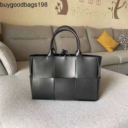 Arco Tote Bags Bottegvenets Handbags Luxurys Bag Womens VenetasBottegvenetsss Fashionable Woven Handbag Square Leather Cowhide Shoulder 2024 Tre