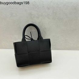 Arco Tote Bags Bottegvenetas Handbags Womens Designer Bottegvveneta Totes Leather Woven Cross Border Trend 2024 Spring New Top Layer Cowhide