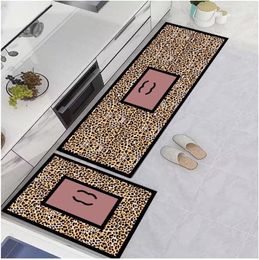 Designer Carpet Bedroom Decoration Floor Mat Classic Letter Logo Black Brown Minimalist European Carpet Bathroom Floor Mat