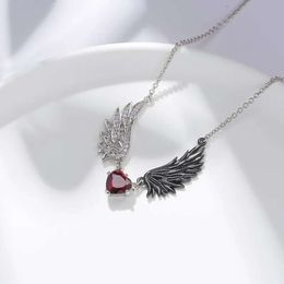 Angel Wings Necklace Female Creative Wings Fashionable and Personalised Heart shaped Pendant Light Luxury Collar Chain New Style