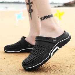 Slippers Bedroom Clogged Man Home Sneakers Sandals Summer 2024 Shoes Retro Sport 2024g Sapa Botasky Top Comfort Luxury