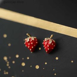 Charm Red Mini Strawberry Earrings for Women New 2024 Explosive Delicate Small High-grade Minority Stud Earring Dainty Jewellery Gift Y240328